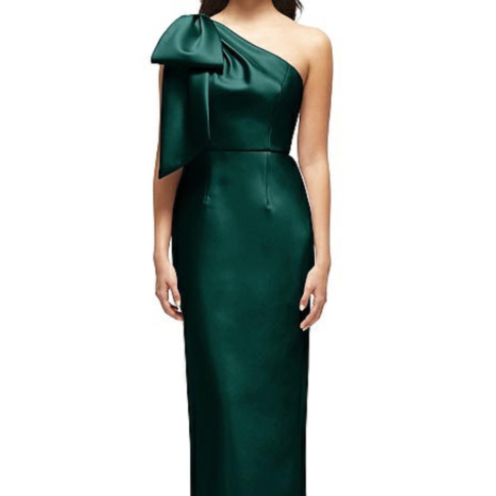 Alfred Sung Formal Gown (D861)